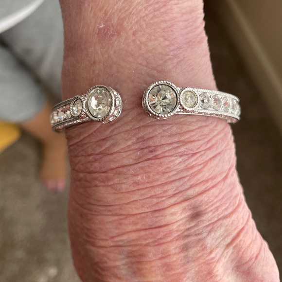 COPY - Joan Boyce "Diamond" cuff bracelet - Picture 4 of 4